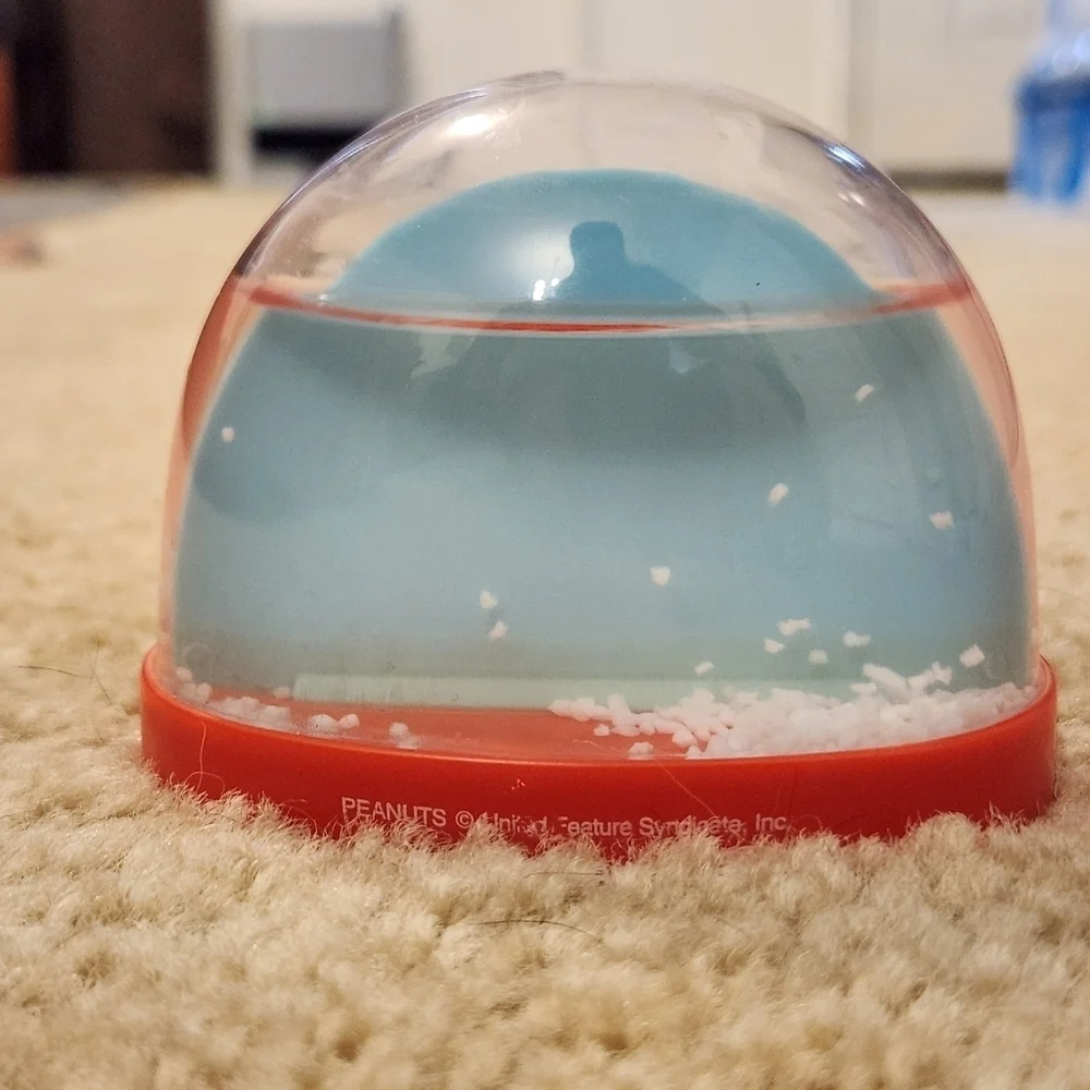 Peanuts‎ Christmas Snow Globe Charlie Brown Happy Holidays Plastic